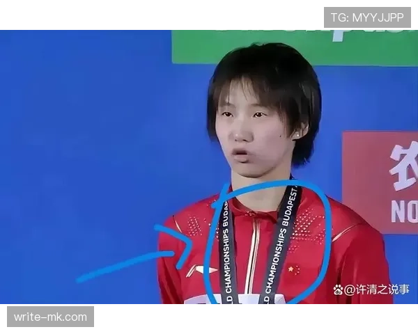 陈芋汐训练场背名牌包，队友瞬间变群众演员我笑不出来